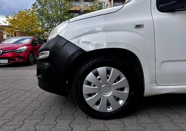 Fiat Panda cena 19678 przebieg: 201000, rok produkcji 2016 z Warszawa małe 121